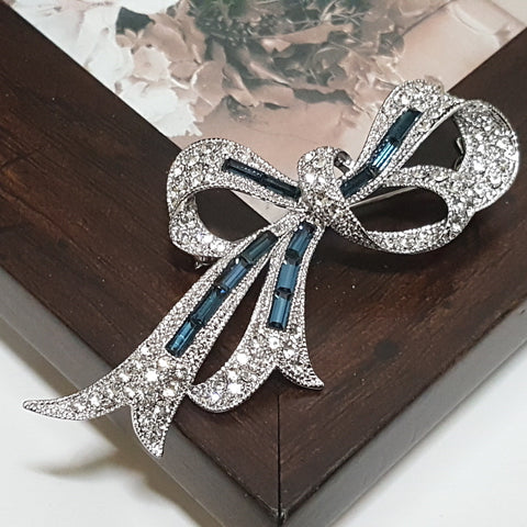 Brosa din aliaj argintie cu cristale V10