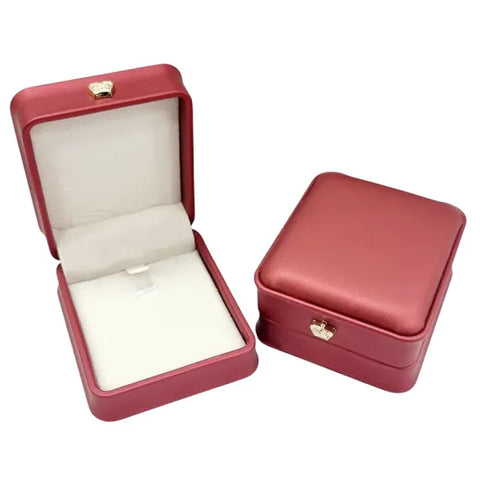 Cutie Cadou din imitatie piele rosie model patrat mare pentru Bijuterii si Brosa