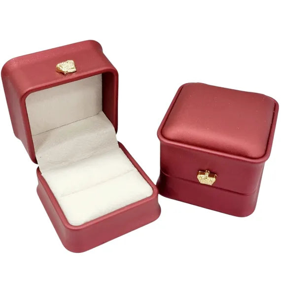 Cutie Cadou din imitatie piele rosie model patrat pentru Bijuterii si Brosa