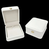 Cutie Cadou din imitatie piele alba model patrat pentru Bijuterii si Brosa