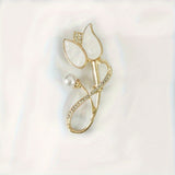 Brosa din aliaj aurie model lalea cu perla