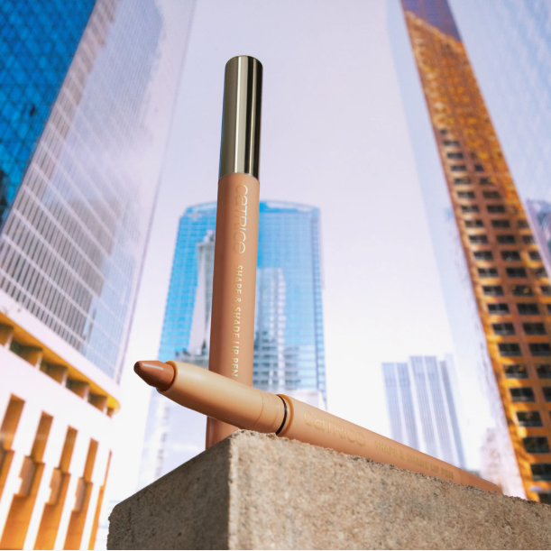 Creion cremos pentru buze cu efect matifiant Catrice Spring and the City 01 - Shiny Beauty