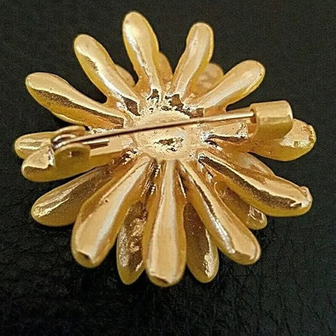 Brosa din aliaj aurie V7 floare