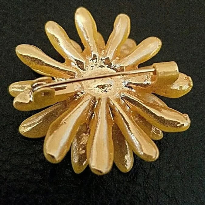 Brosa din aliaj aurie V8 floare color