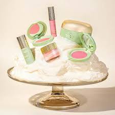 Catrice Pistachio Cream Delight Milky Drip Lip Gloss 001 Velvet Delight