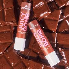 Balsam de buze Glossy Butter Balm JUICY BOMB Choco-lot To Handle 05 Essence 2.5 g - Shiny Beauty