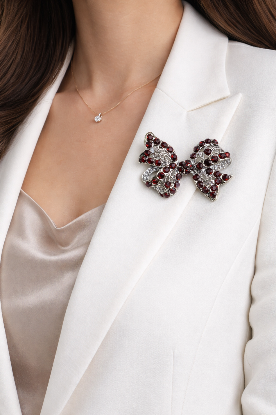 Martisor Brosa Fundita cu pietre - Shiny Beauty