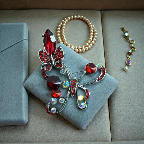 Brosa din aliaj argintie model fluture Rosu - Shiny Beauty