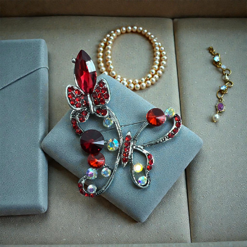 Brosa din aliaj argintie model fluture Rosu - Shiny Beauty