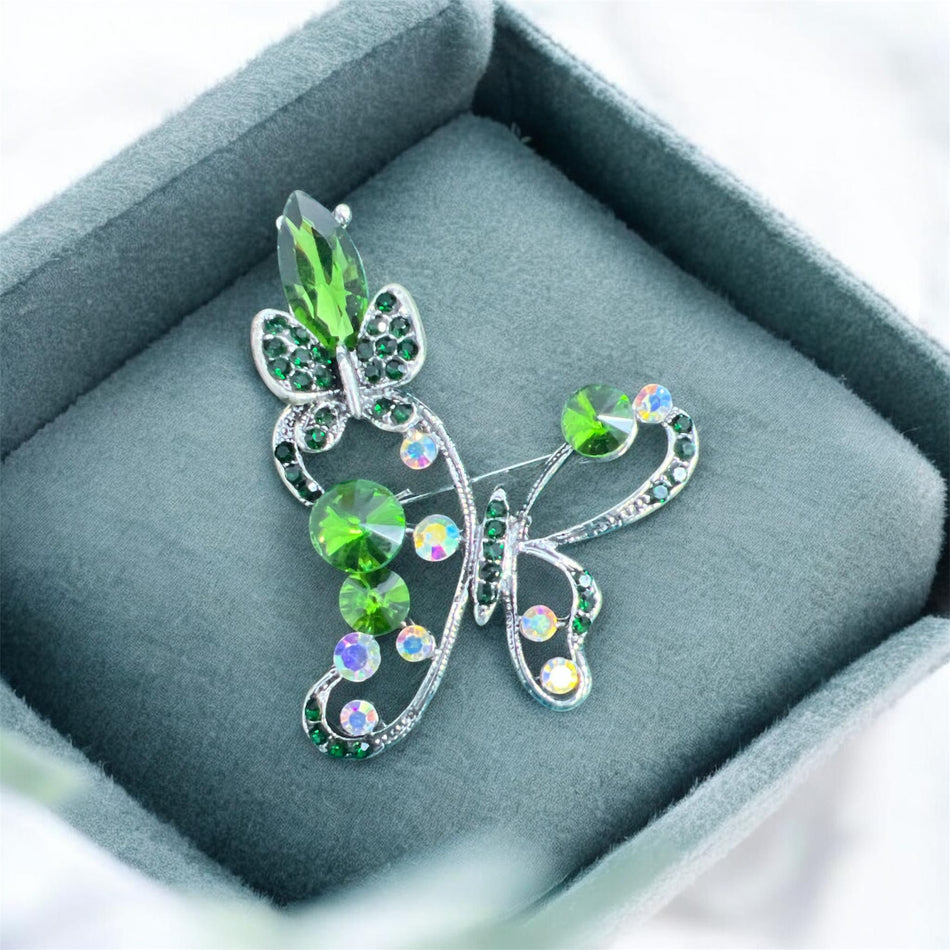 Brosa din aliaj argintie model fluture Verde - Shiny Beauty