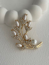 Brosa din aliaj aurie V6