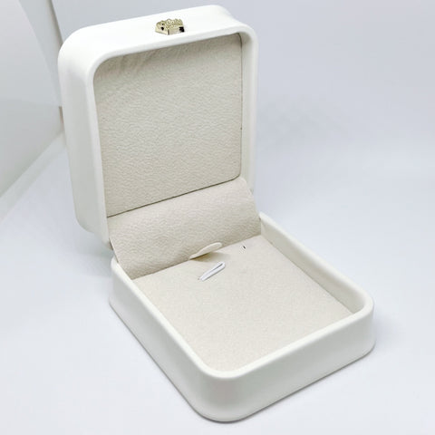 Cutie Cadou din imitatie piele alba model patrat pentru Bijuterii si Brosa